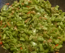 Tumis beans in the wok